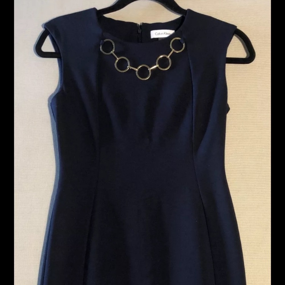 Calvin Klein CK Womens Sz 2 Navy Blue Sleeveless Knee Sheath Dress Gold Chain